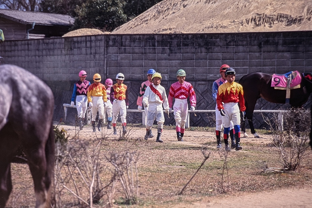 激レア 絶版 廃盤 写真集 ONTHETURF2 競馬 71LpLNH3iEL.jpg